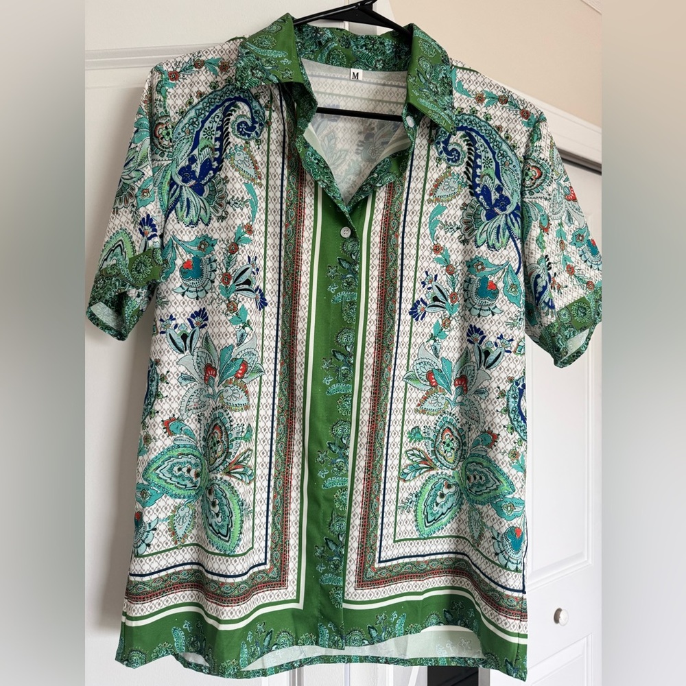 Women’s Green Paisley Short Sleeve Shirt